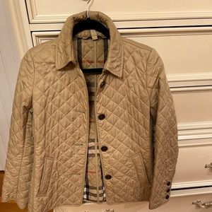 Beige/gold Burberry quilted spring jacket